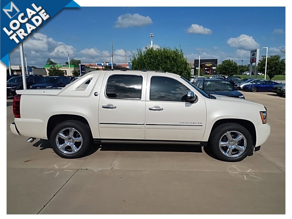 Used 2013 Chevrolet Avalanche LTZ AWD/4WD image 5