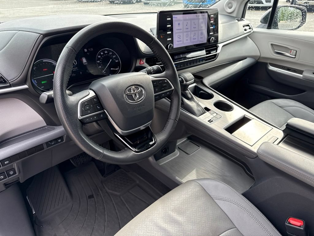 Used 2021 Toyota Sienna Limited AWD/4WD image 2