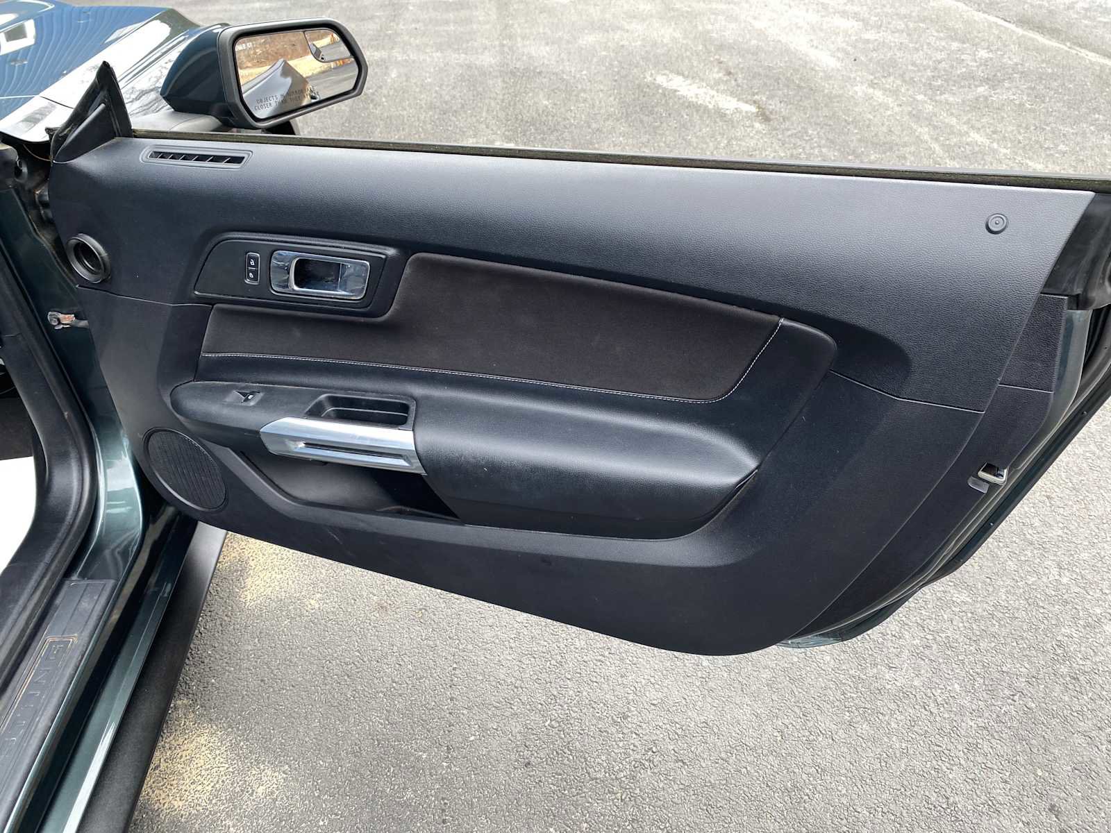 Used 2015 Ford Mustang Convertible image 32