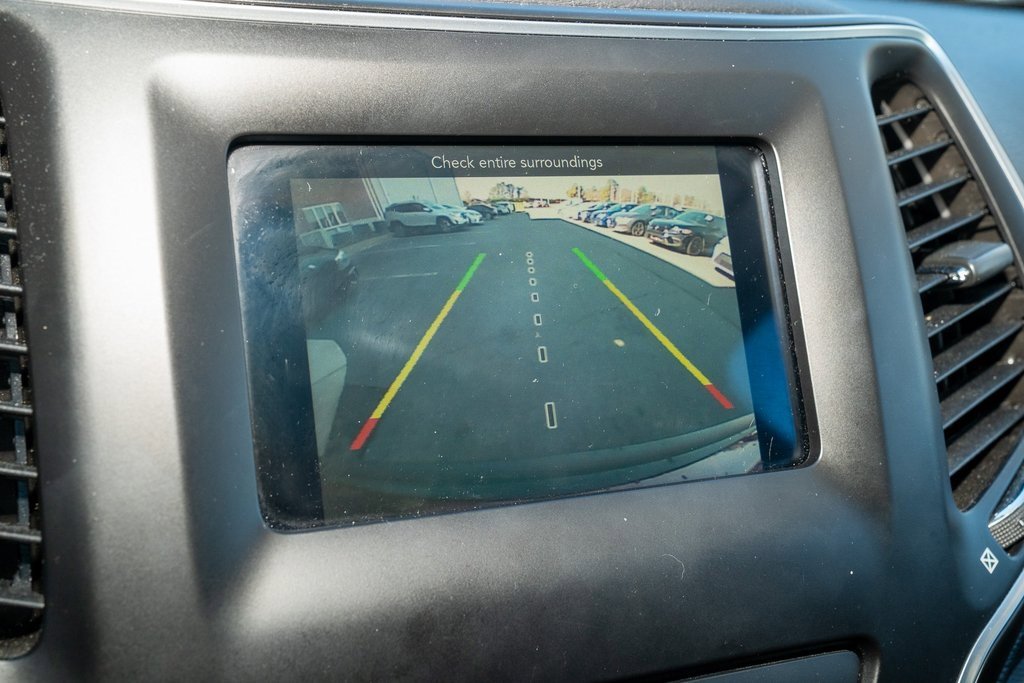 Used 2019 Jeep Cherokee Latitude Plus w/ Comfort/Convenience Group image 14