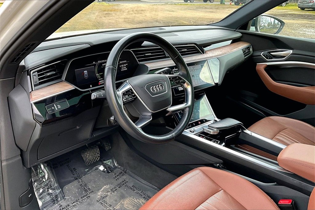 Used 2021 Audi e-tron Premium Plus w/ Premium Plus Package image 16
