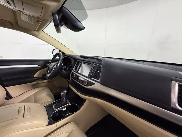 Used 2017 Toyota Highlander XLE w/ Carpet Mat Package FWD image 31