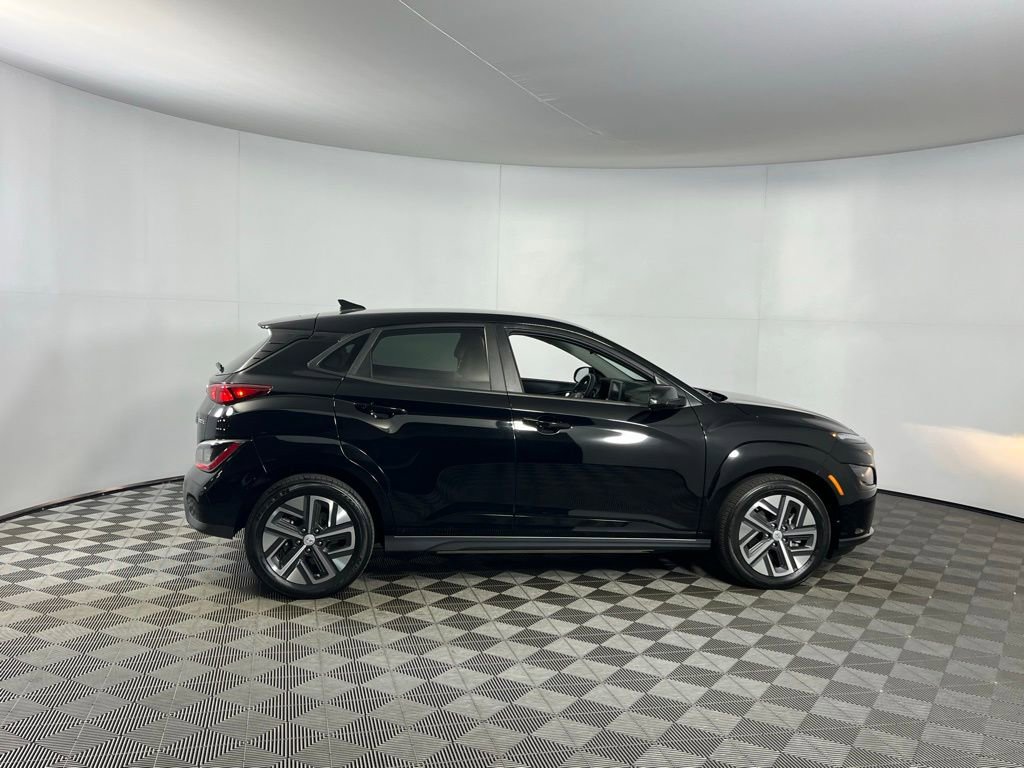 Used 2023 Hyundai Kona SE image 4