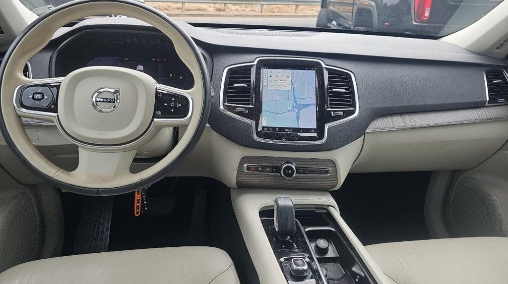 Used 2023 Volvo XC90 B6 Plus w/ Protection Package Premier image 9