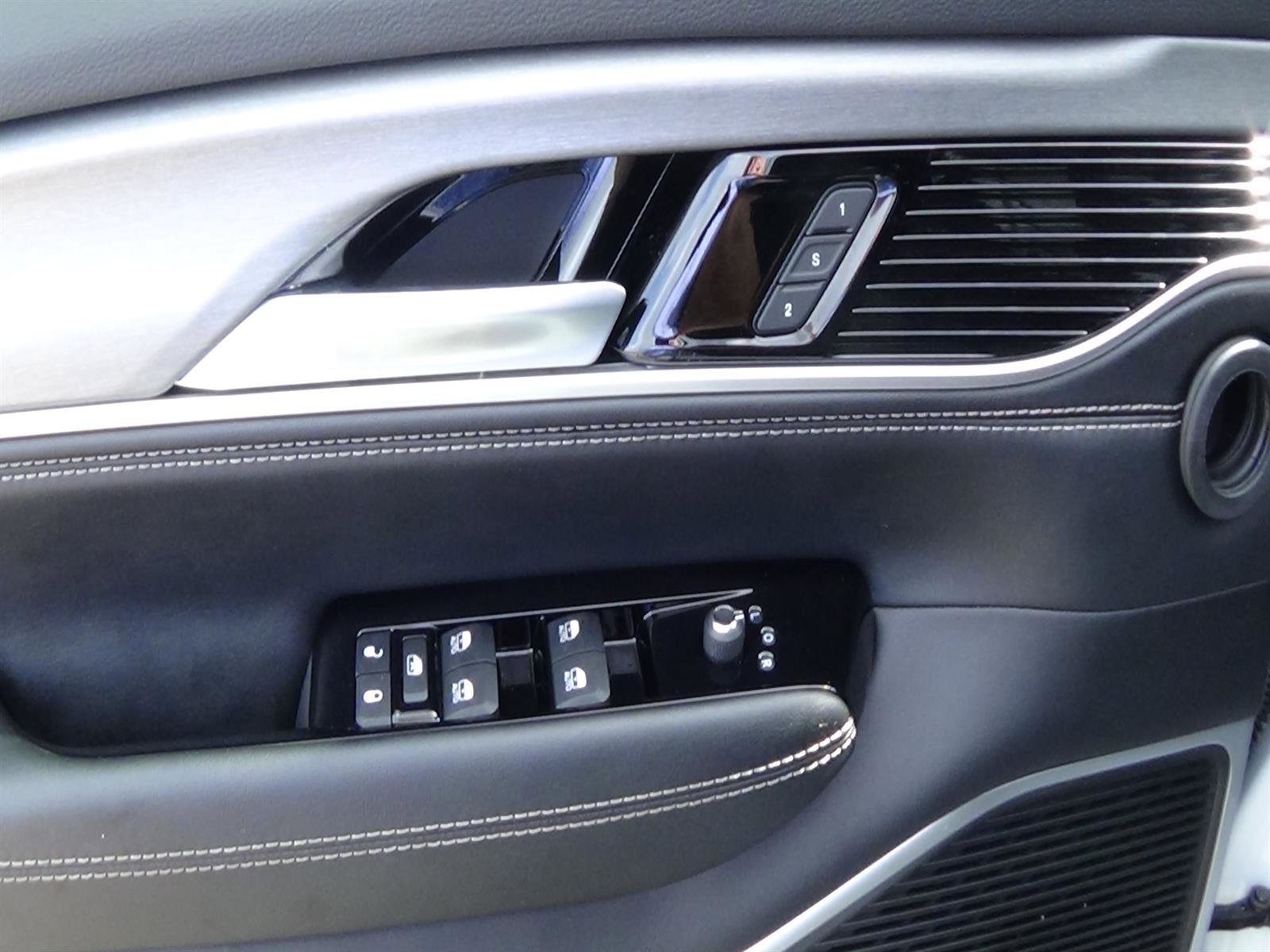 Certified 2025 Jeep Wagoneer L 4WD image 15