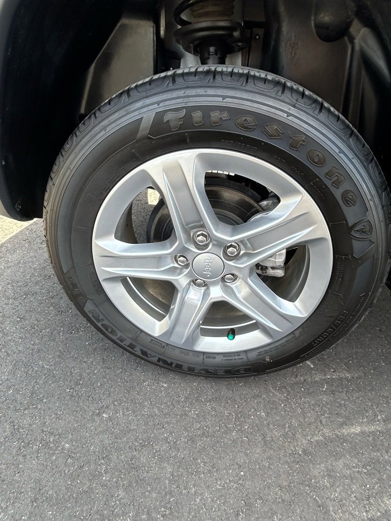 Used 2024 Jeep Compass Latitude image 17