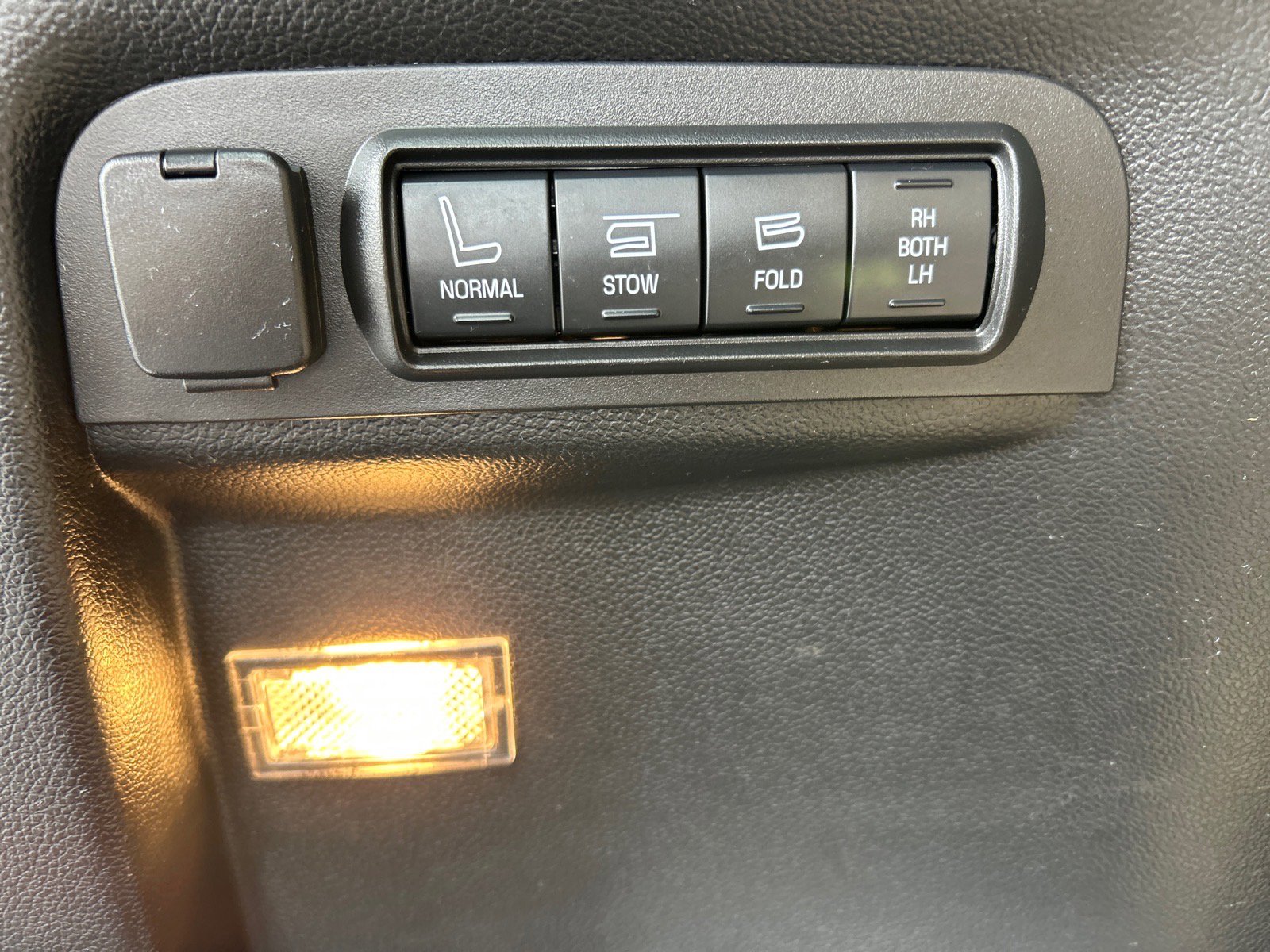 Used 2016 Ford Explorer Limited w/ Equipment Group 301A AWD/4WD image 17