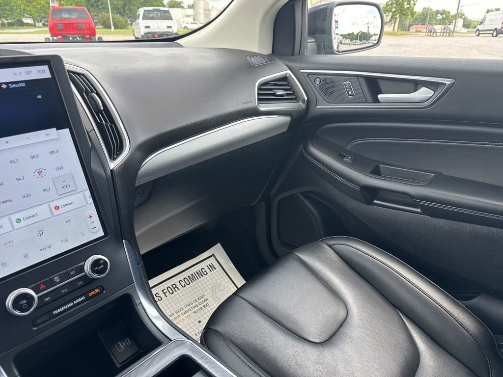 Used 2021 Ford Edge Titanium image 39