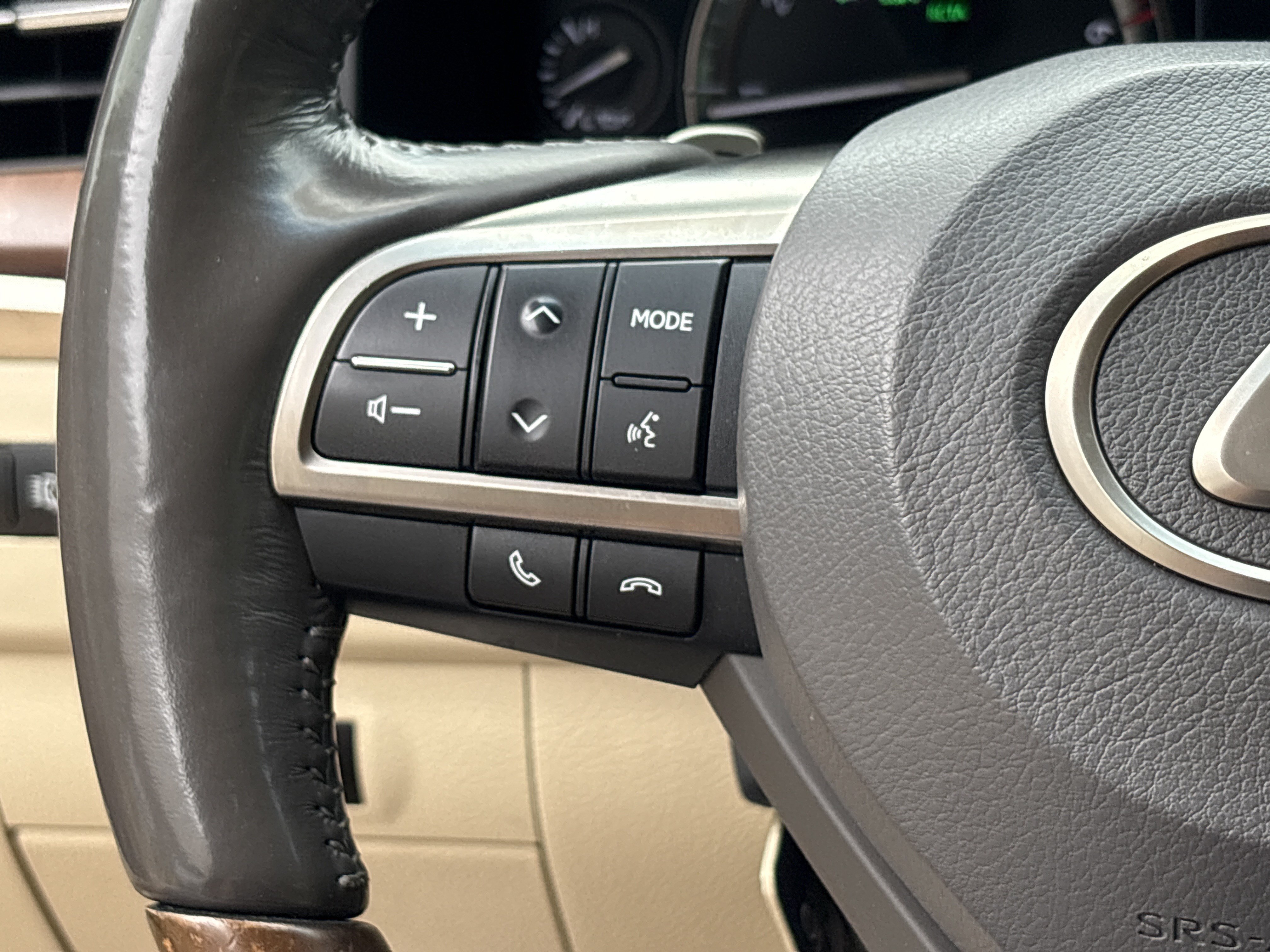 Used 2017 Lexus LX 570 4WD w/ Luxury Package image 19
