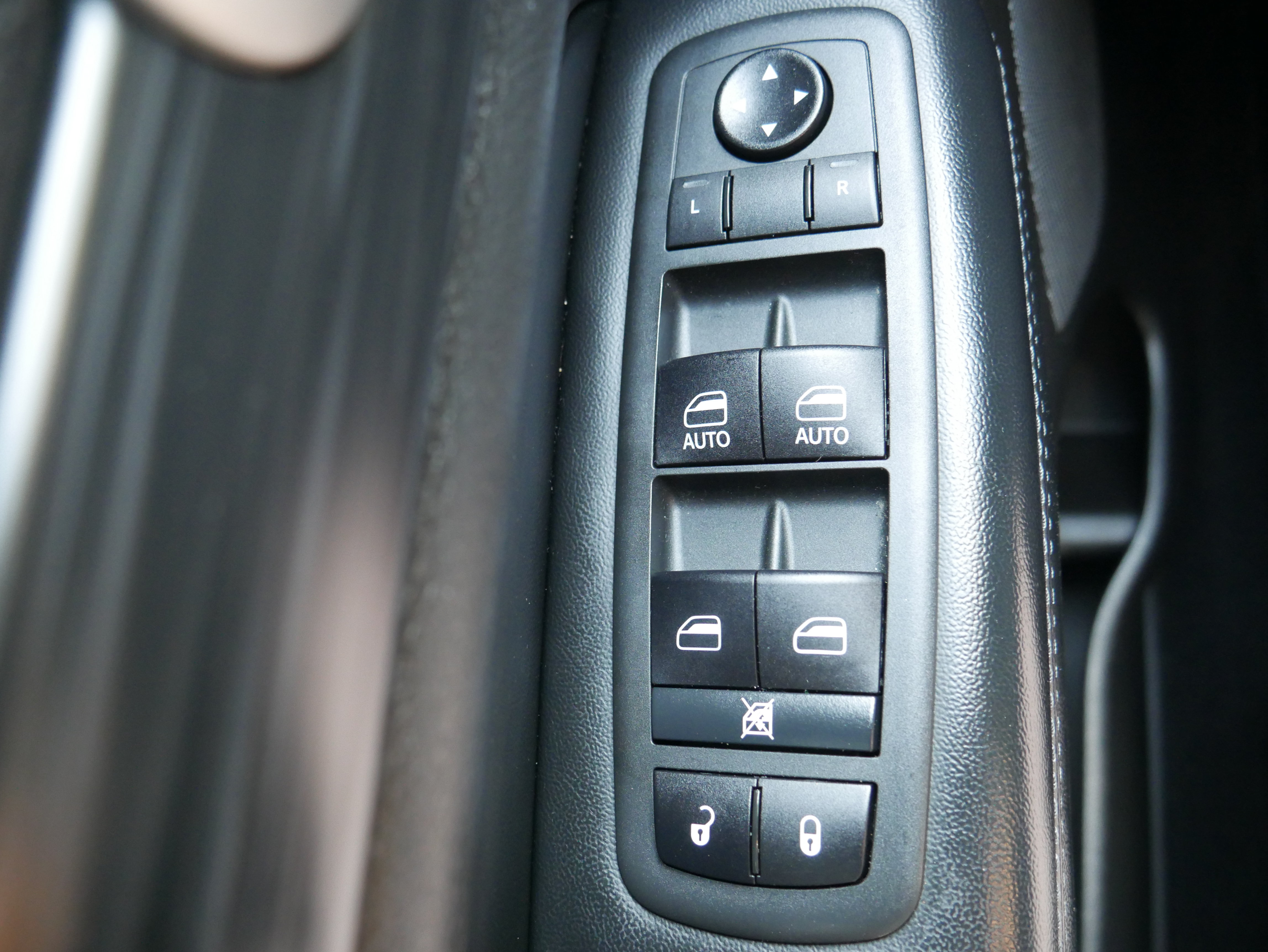 Used 2020 Jeep Grand Cherokee Altitude AWD/4WD image 26