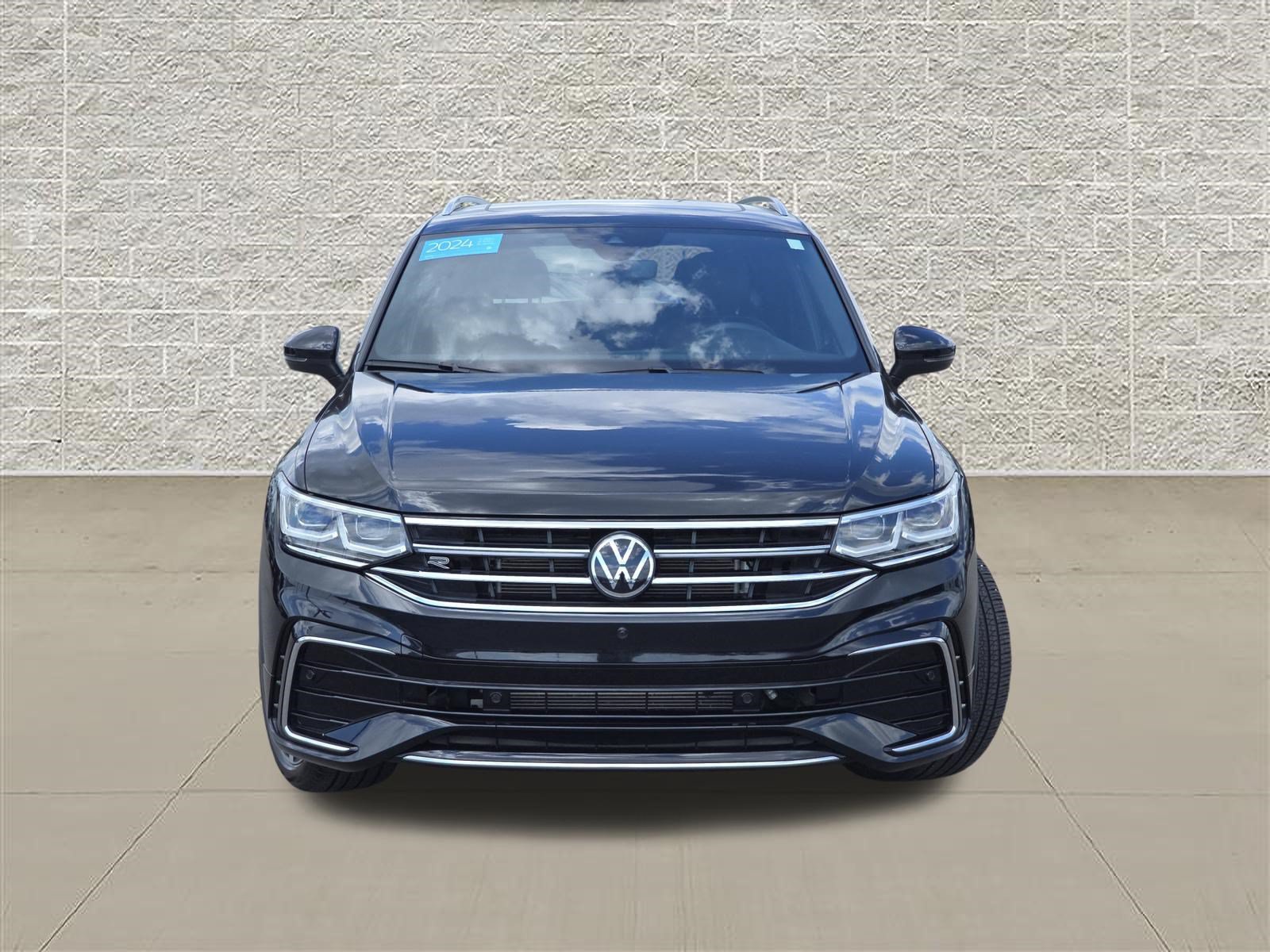 Certified 2024 Volkswagen Tiguan SEL R-Line AWD/4WD image 2