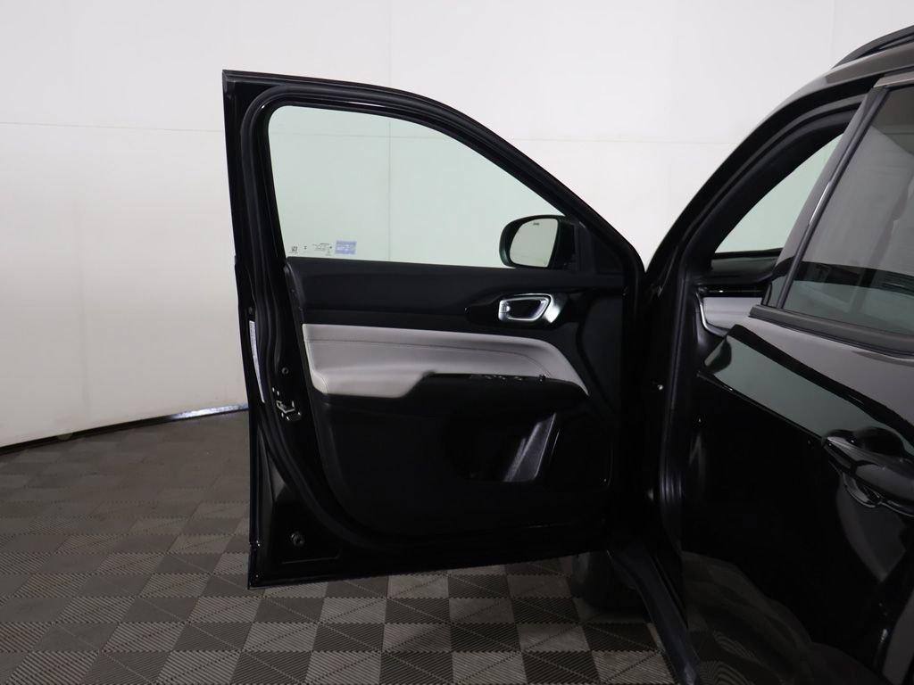 Used 2023 Jeep Compass Limited AWD/4WD image 16