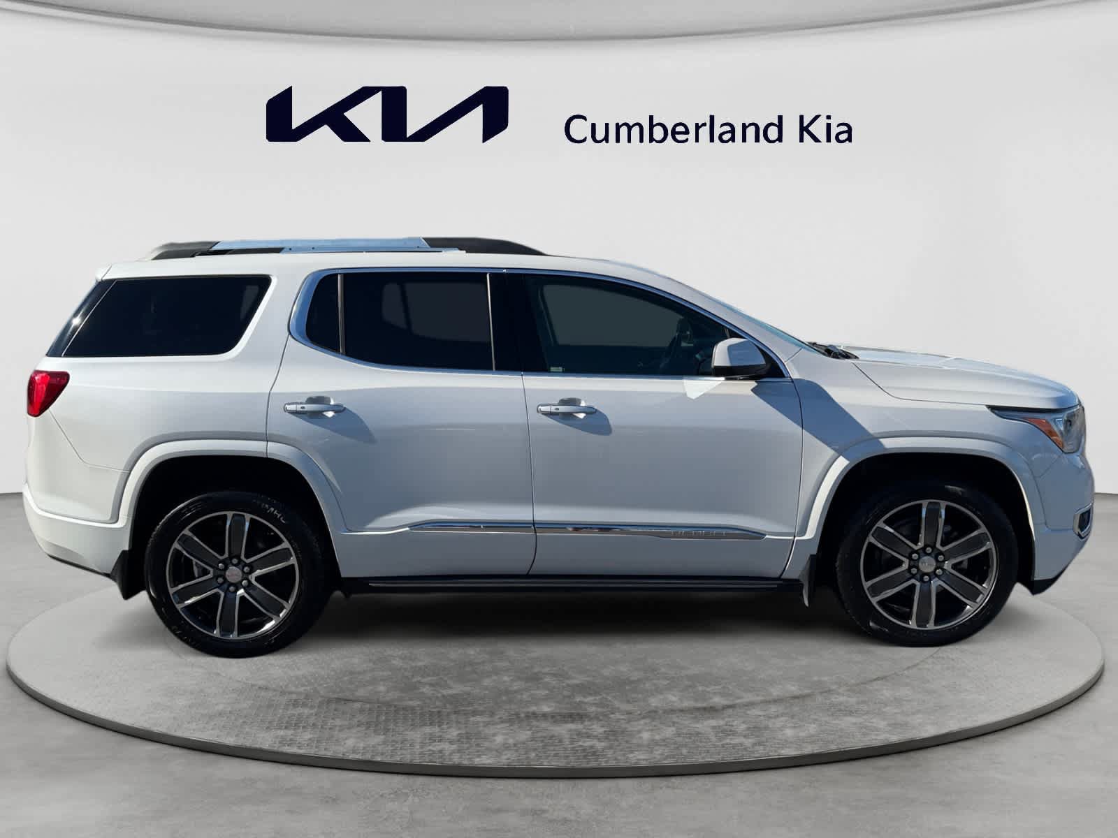 Used 2018 GMC Acadia Denali w/ Technology Package AWD/4WD image 6