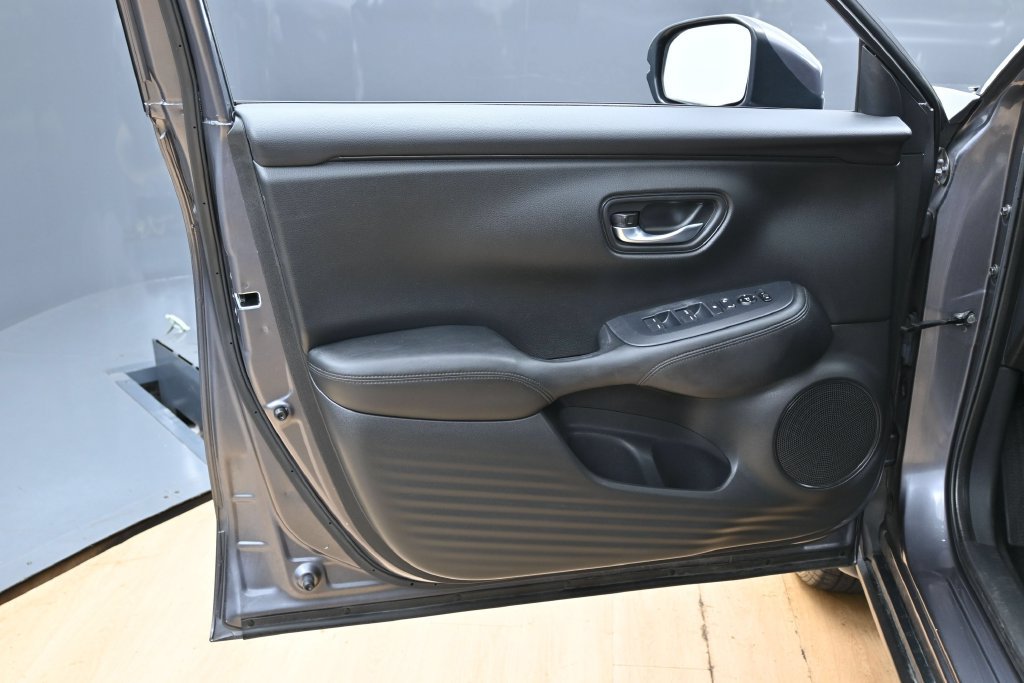 Used 2023 Honda HR-V LX image 38