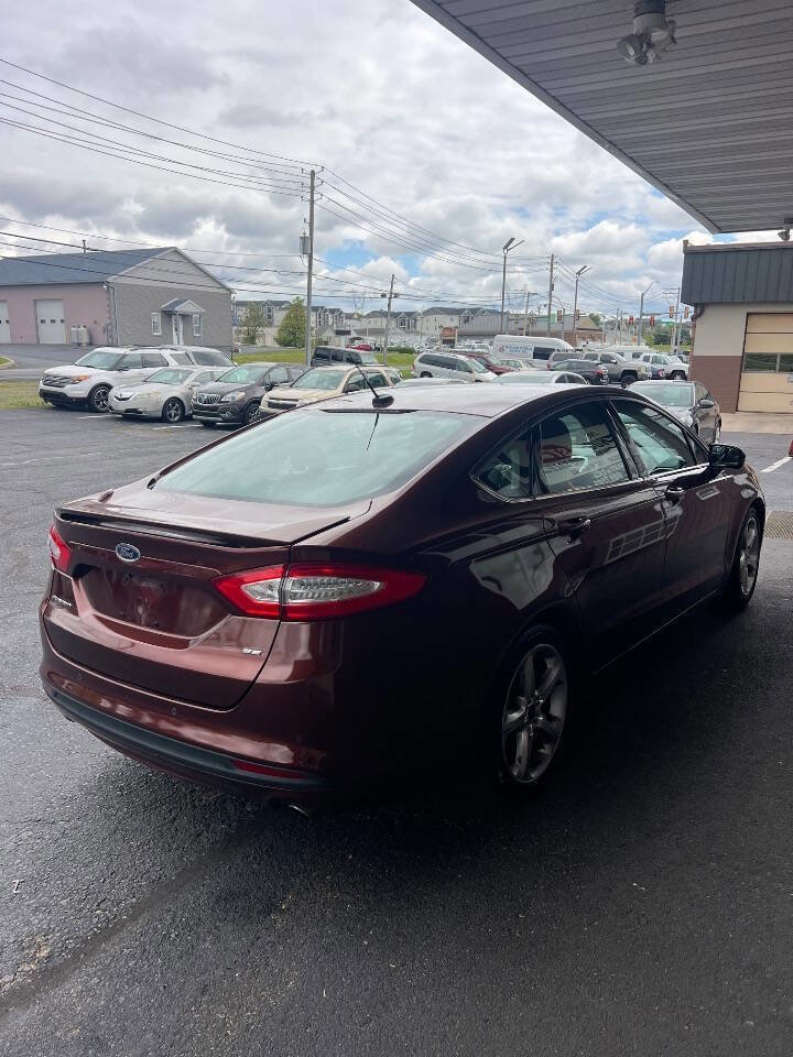 Used 2015 Ford Fusion SE FWD image 4