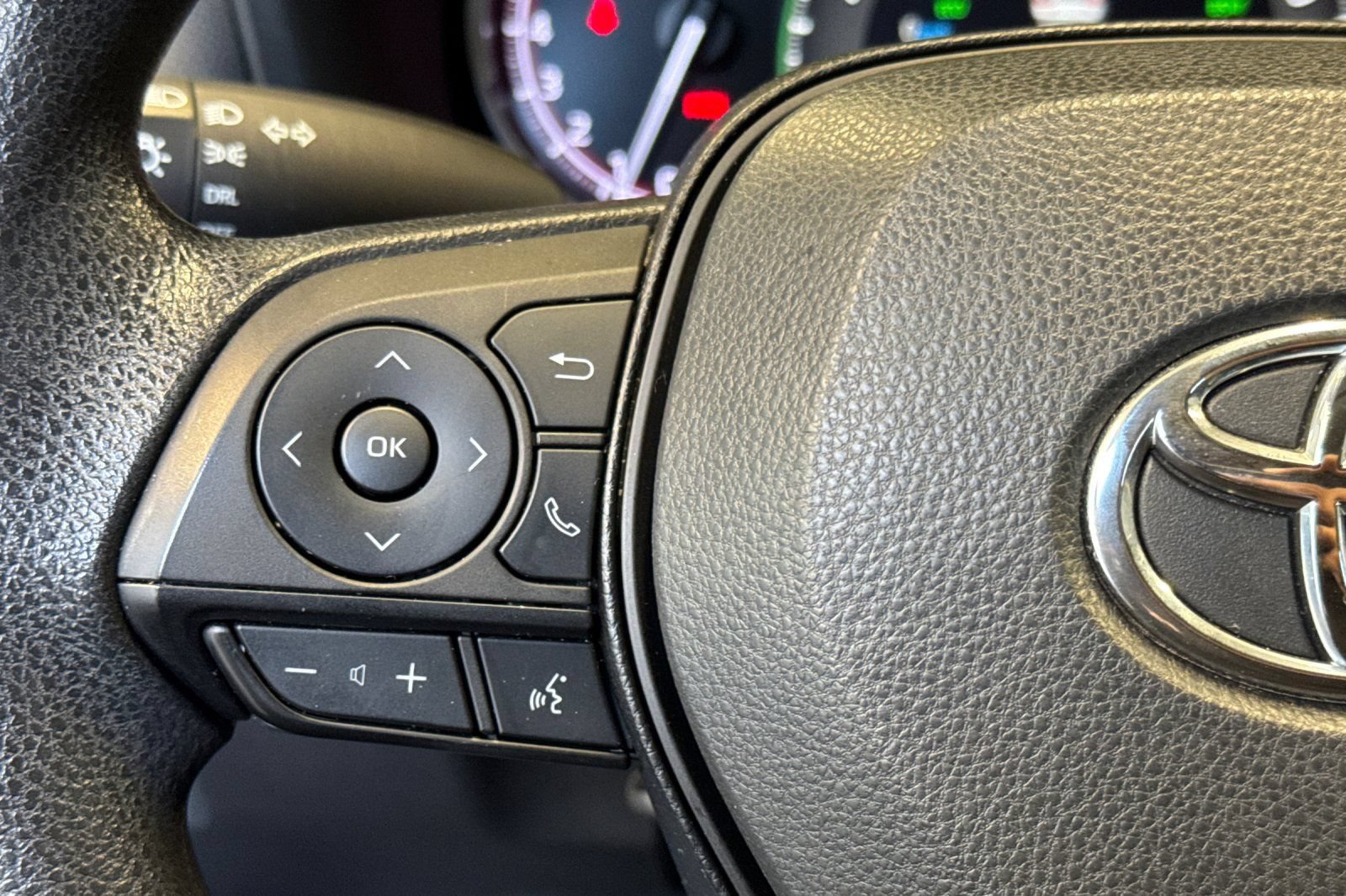 Certified 2023 Toyota RAV4 LE FWD image 30