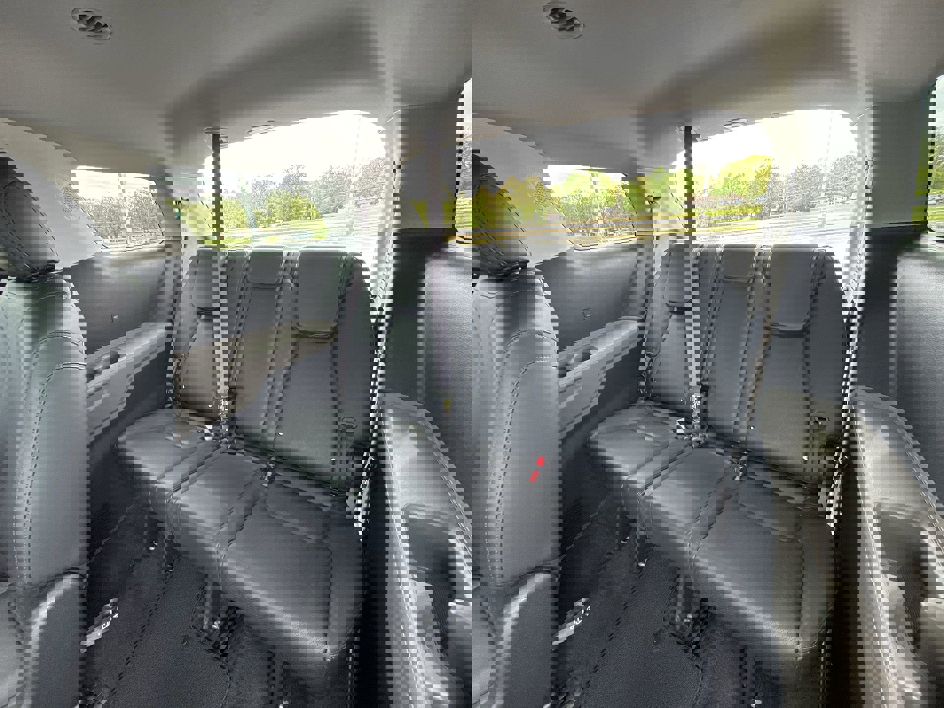 Used 2025 Kia Carnival image 24