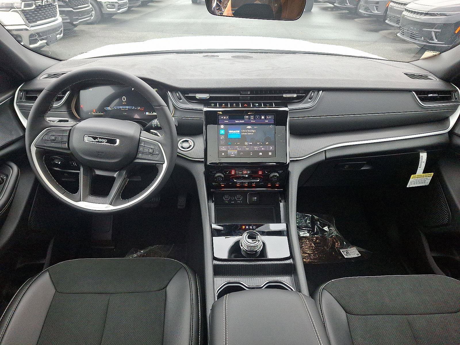 New 2025 Jeep Grand Cherokee L Altitude image 8