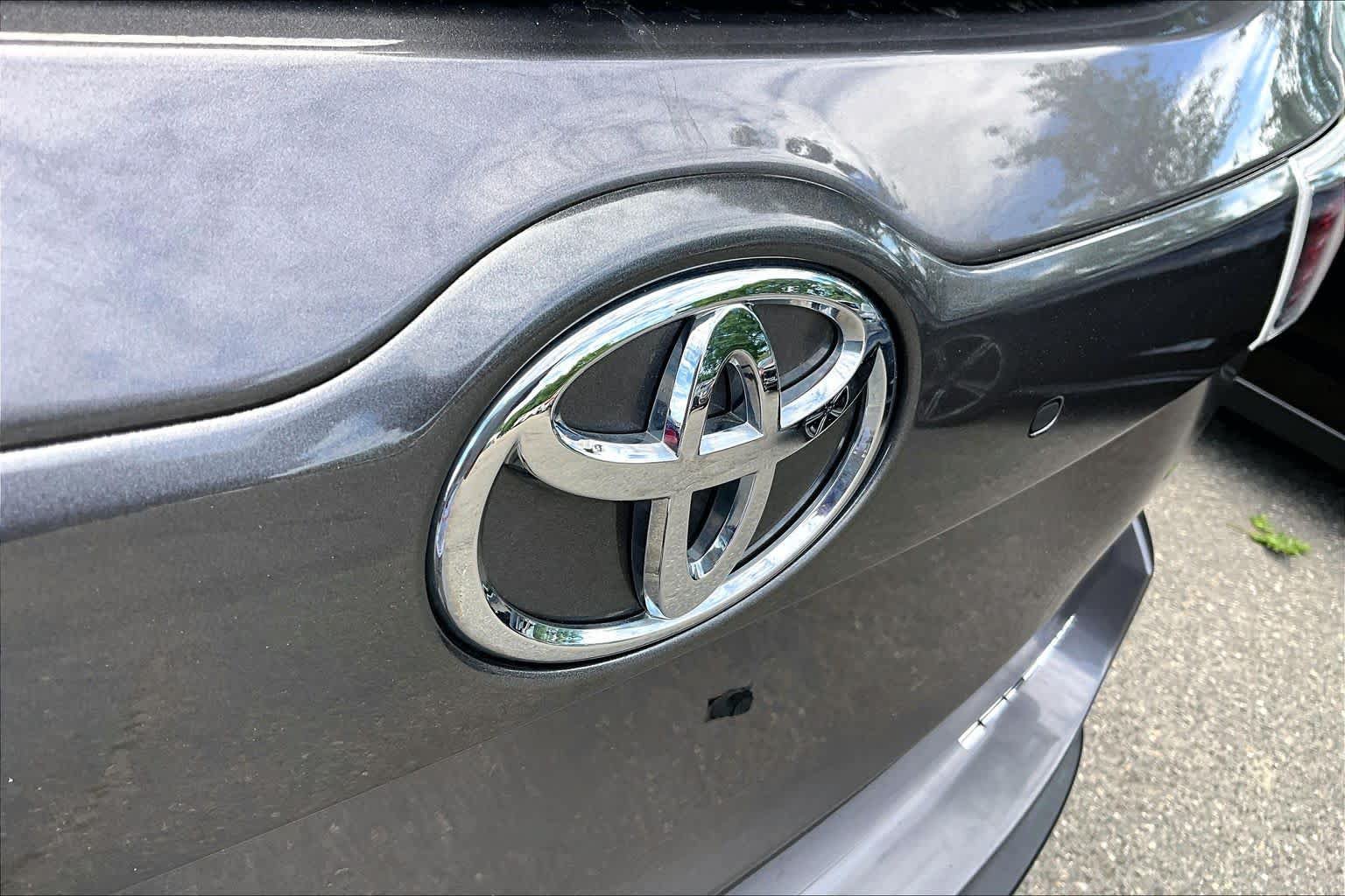Used 2016 Toyota Highlander XLE AWD/4WD image 30