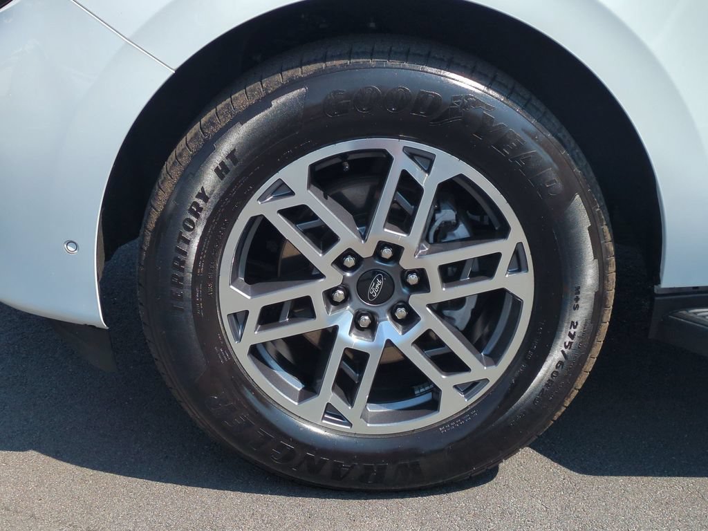 Used 2025 Ford Expedition Active RWD image 28