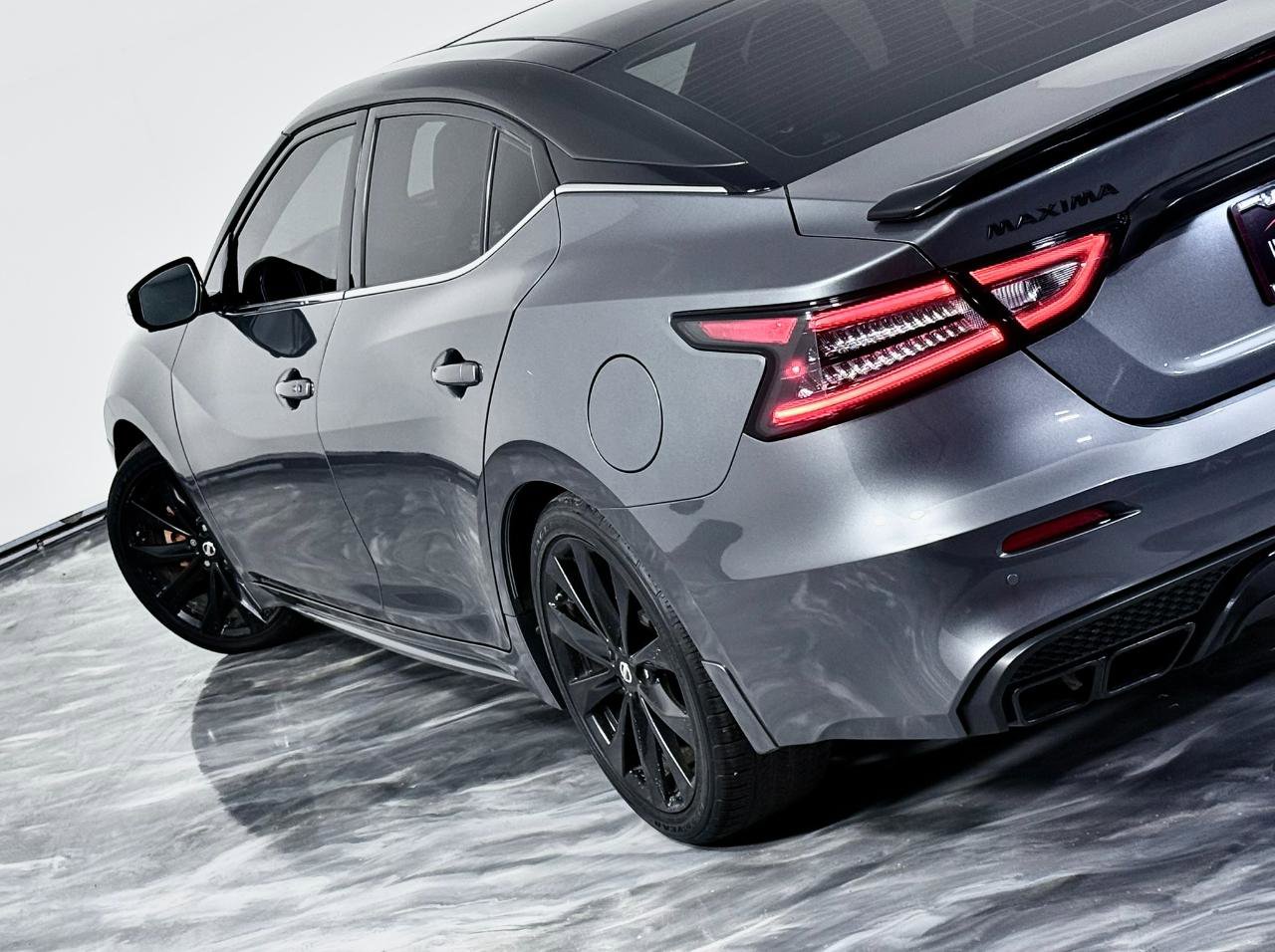 Used 2020 Nissan Maxima SR w/ Sport Mat Group FWD image 13