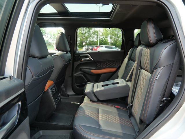 Used 2025 Mitsubishi Outlander SEL AWD/4WD image 11