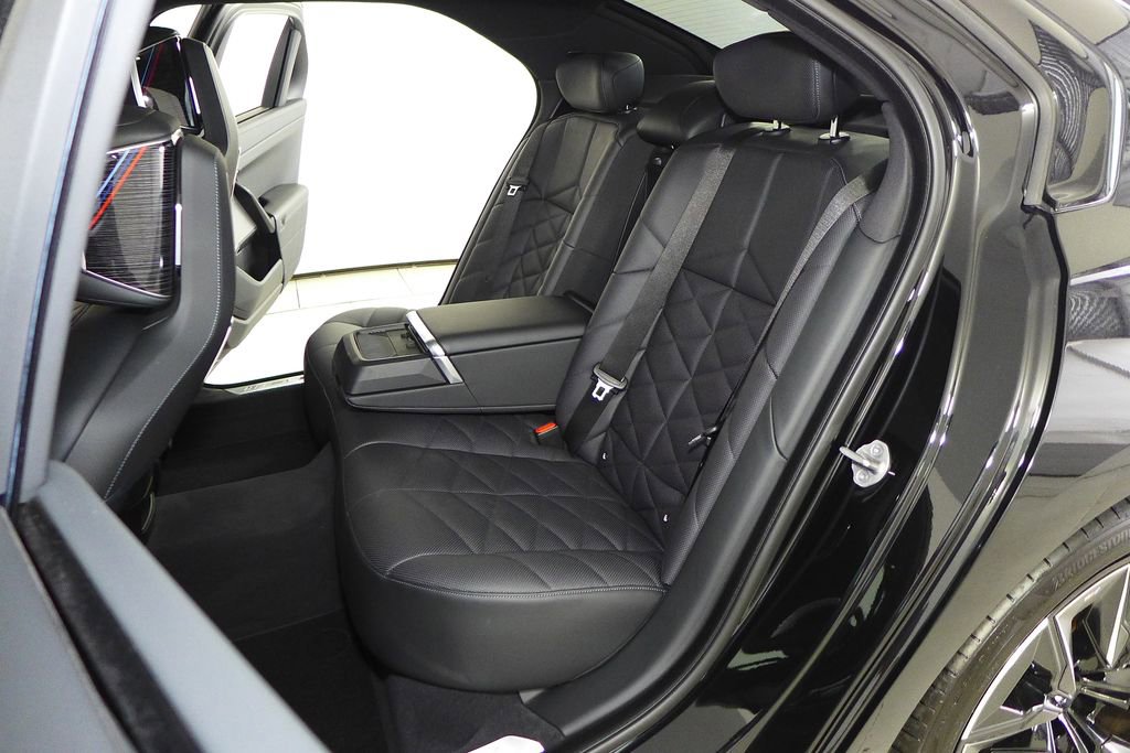 Used 2023 BMW 740i w/ Parking Assistance Package RWD image 21