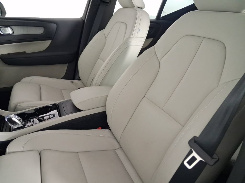 Certified 2026 Volvo XC40 B5 Plus AWD/4WD image 23