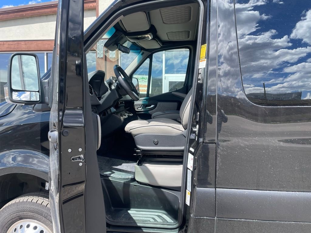Used 2023 Mercedes-Benz Sprinter 3500 image 15