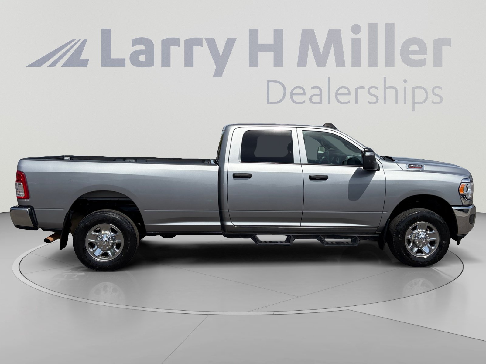 Used 2024 RAM 2500 Tradesman w/ Chrome Appearance Group AWD/4WD image 6