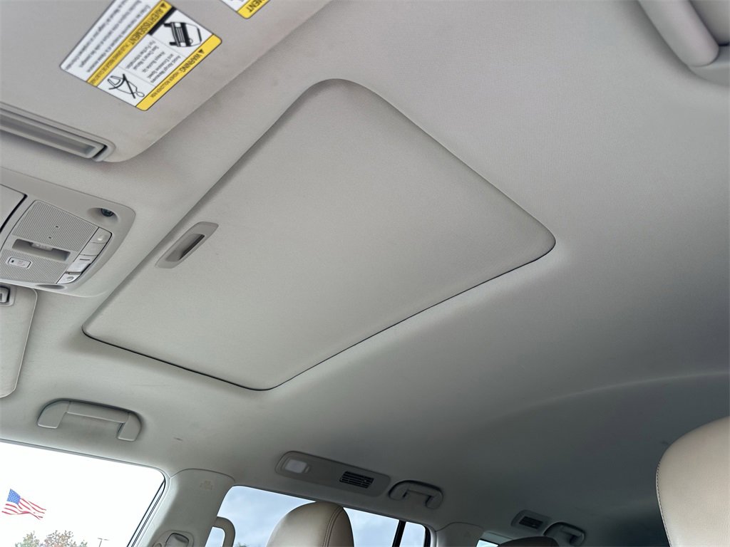 Used 2023 Nissan Armada SL w/ Captain's Chairs Package image 27