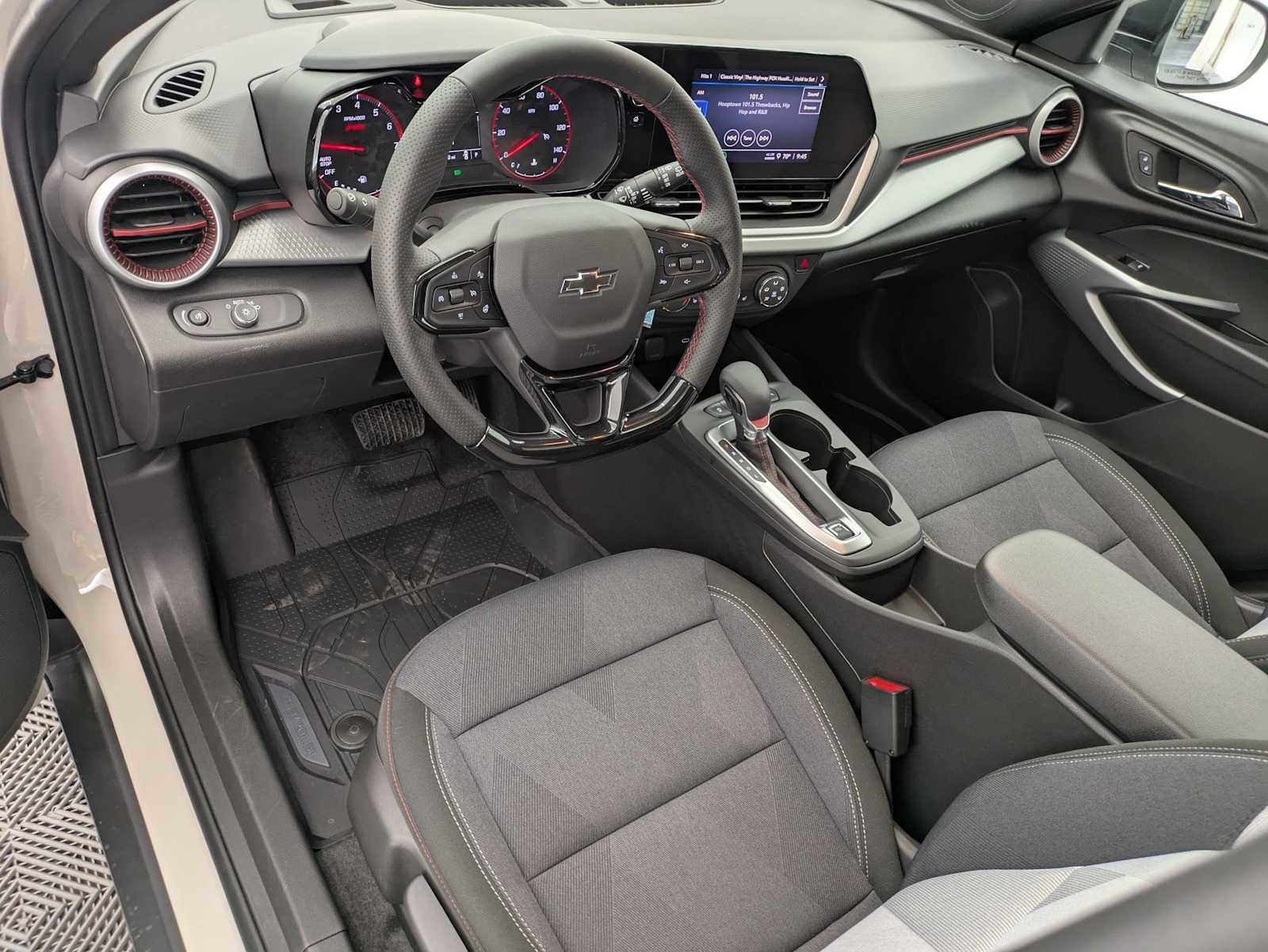 New 2026 Chevrolet Trax RS w/ Sunroof Package FWD image 2
