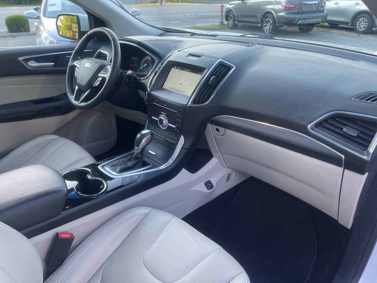 Used 2018 Ford Edge Titanium w/ Equipment Group 302A AWD/4WD image 27