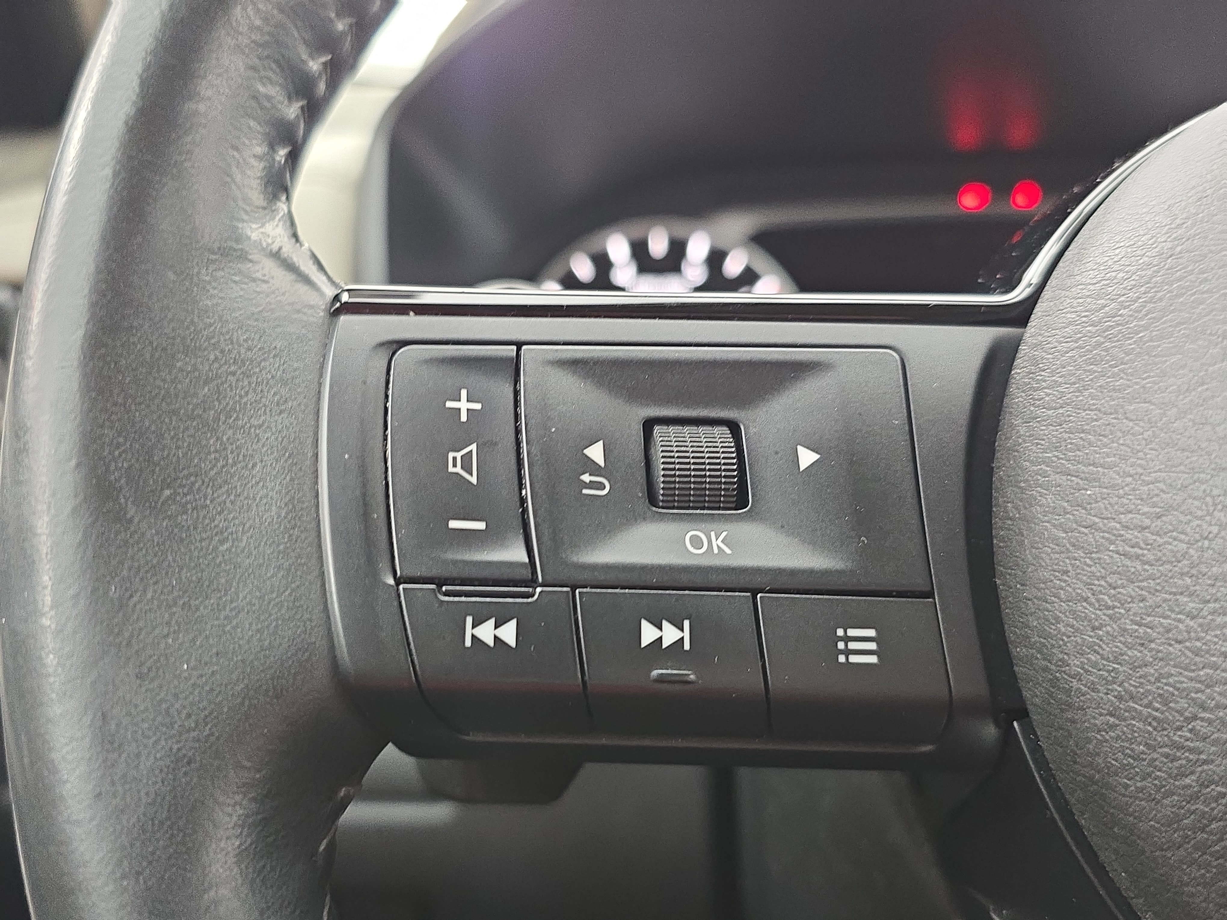 Certified 2021 Nissan Rogue SV w/ Premium Package FWD image 17