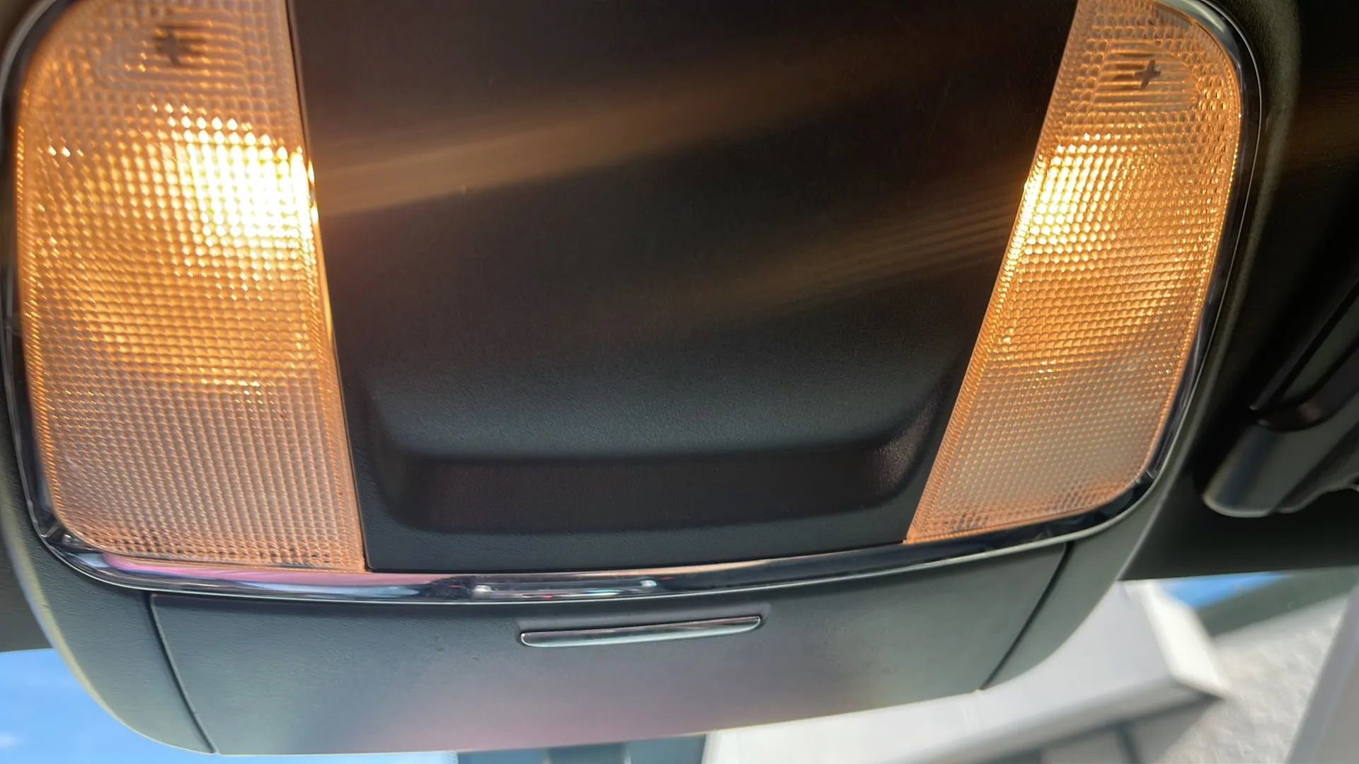 Used 2018 Dodge Charger SXT image 16