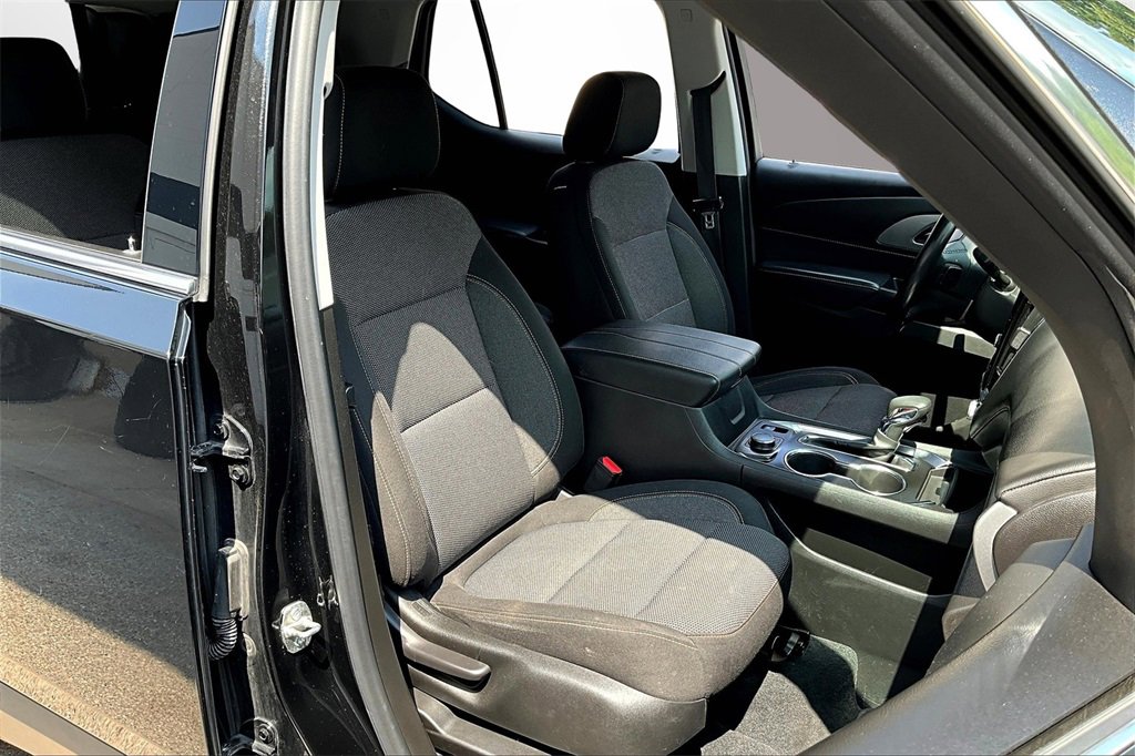 Used 2021 Chevrolet Traverse LT image 28