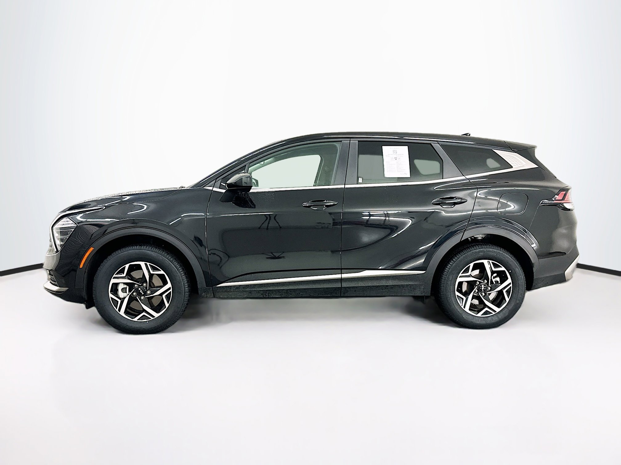 Used 2024 Kia Sportage LX image 4