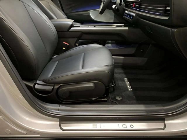 Used 2025 Hyundai Ioniq 6 SEL RWD image 81