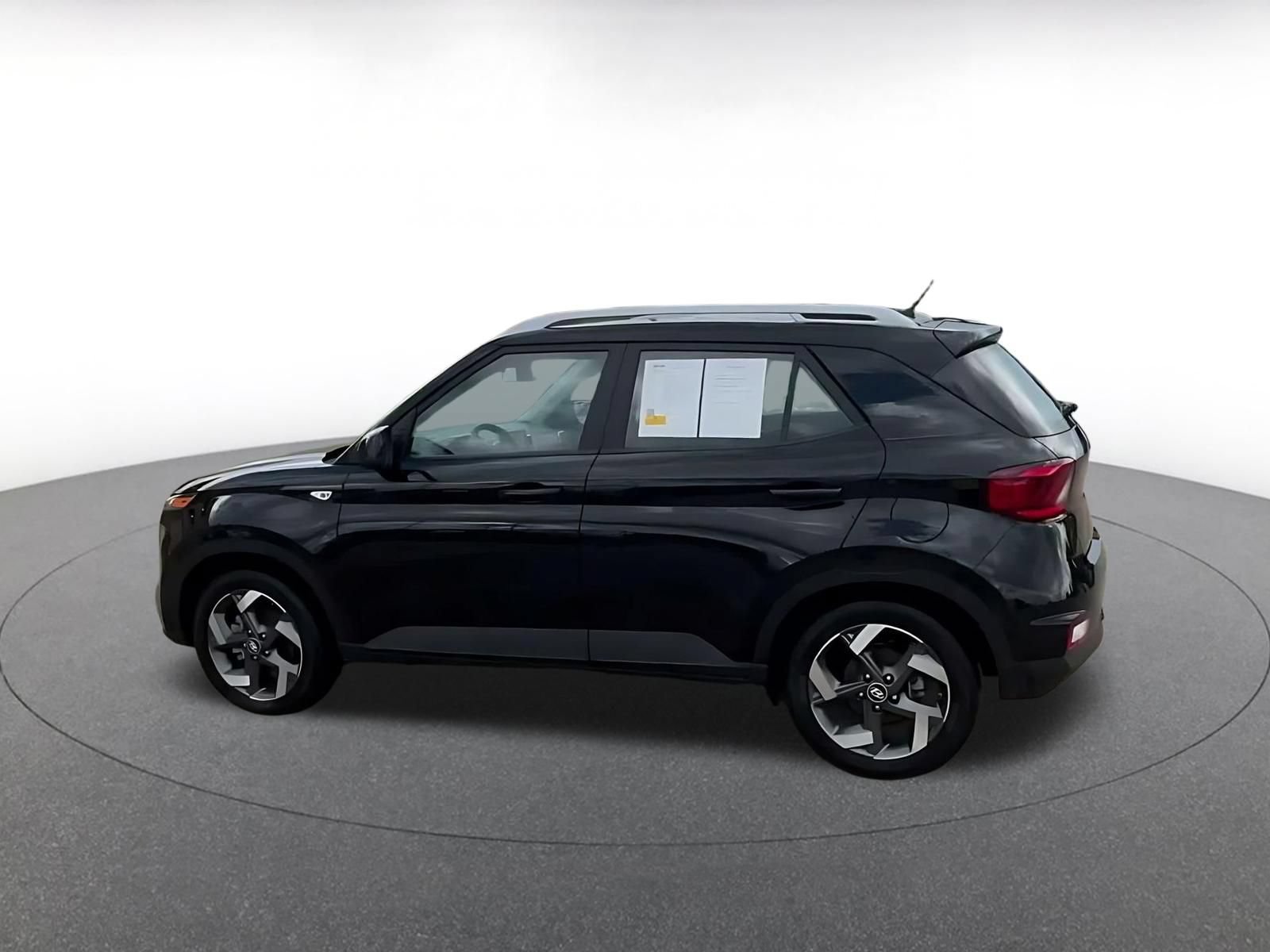 Used 2026 Hyundai Venue SEL FWD image 9