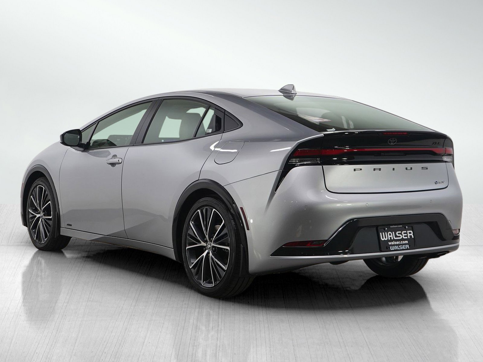 Used 2025 Toyota Prius XLE image 5