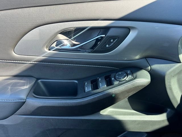 Used 2023 Chevrolet Traverse LT FWD image 13