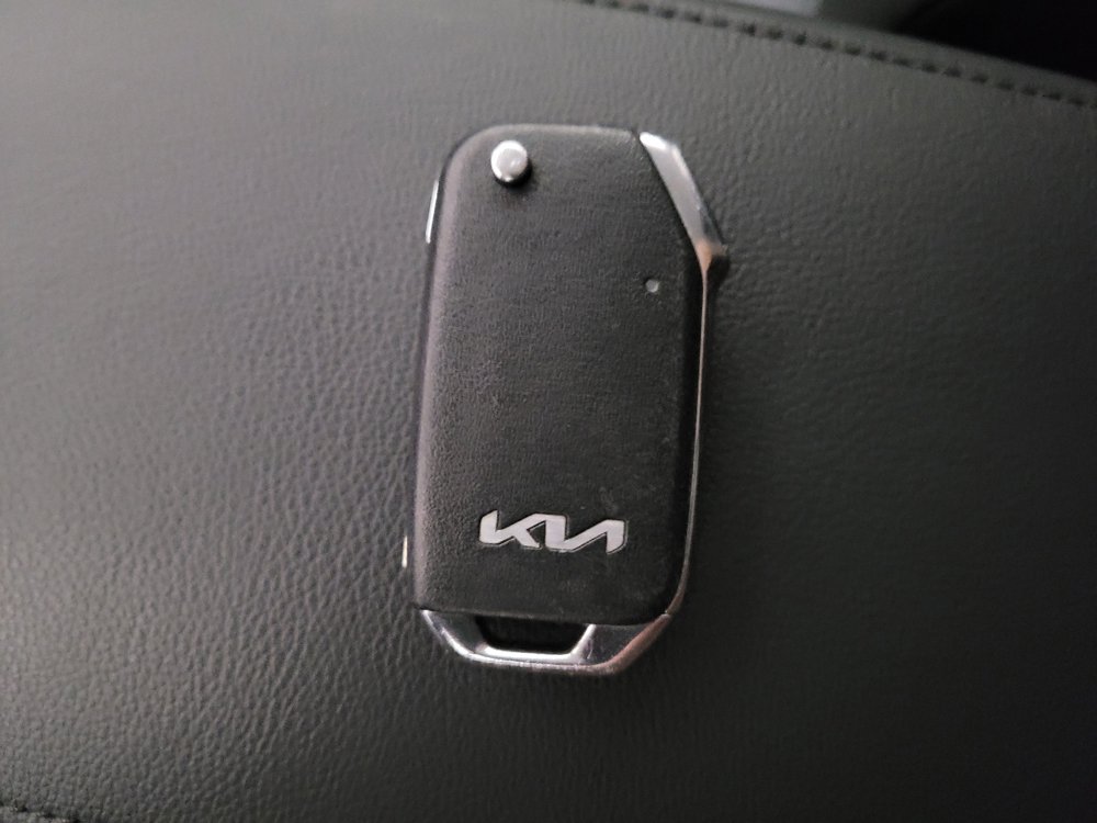 Used 2023 Kia Soul LX w/ LX Technology Package FWD image 32