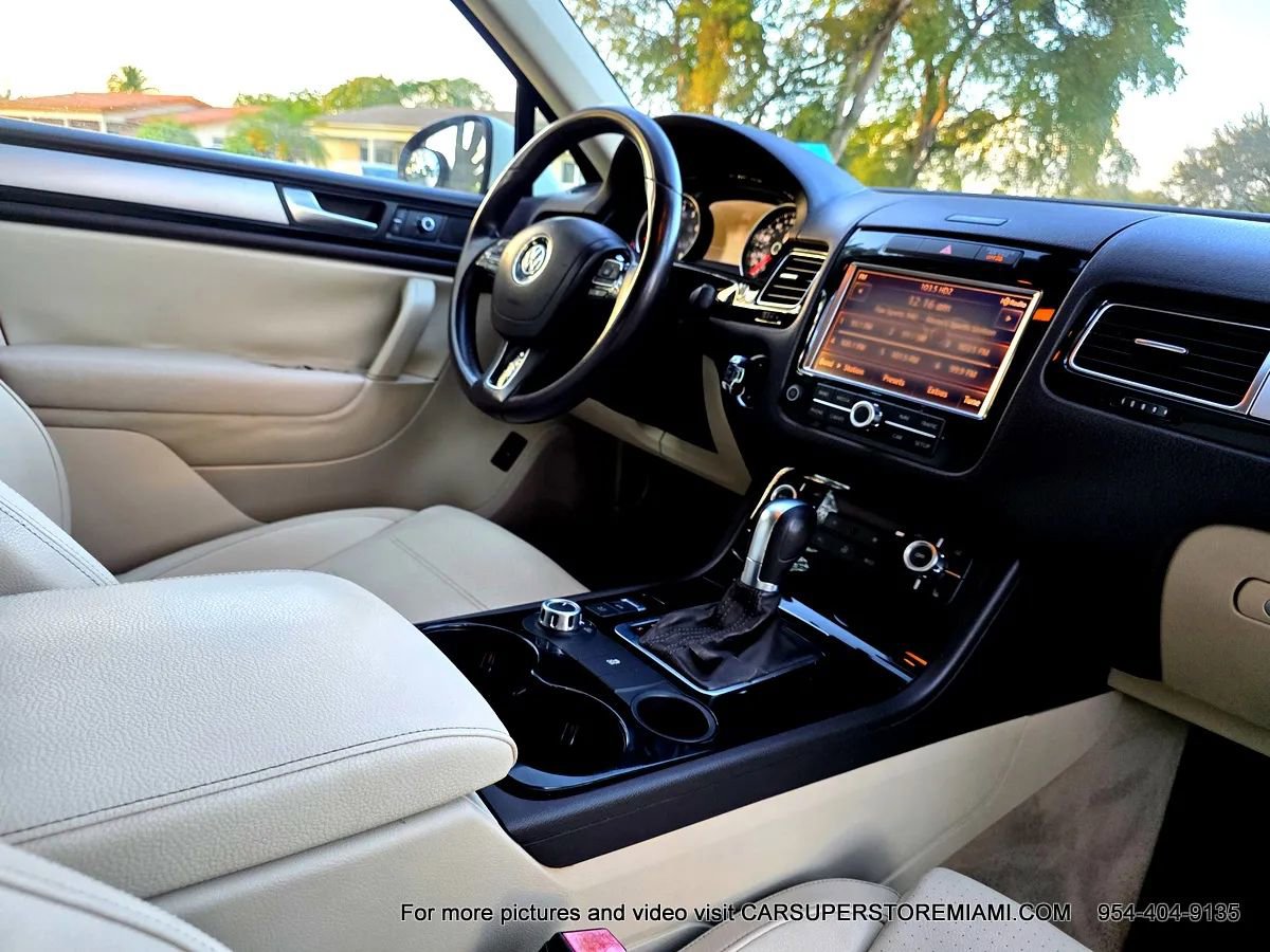 Used 2011 Volkswagen Touareg Sport image 53