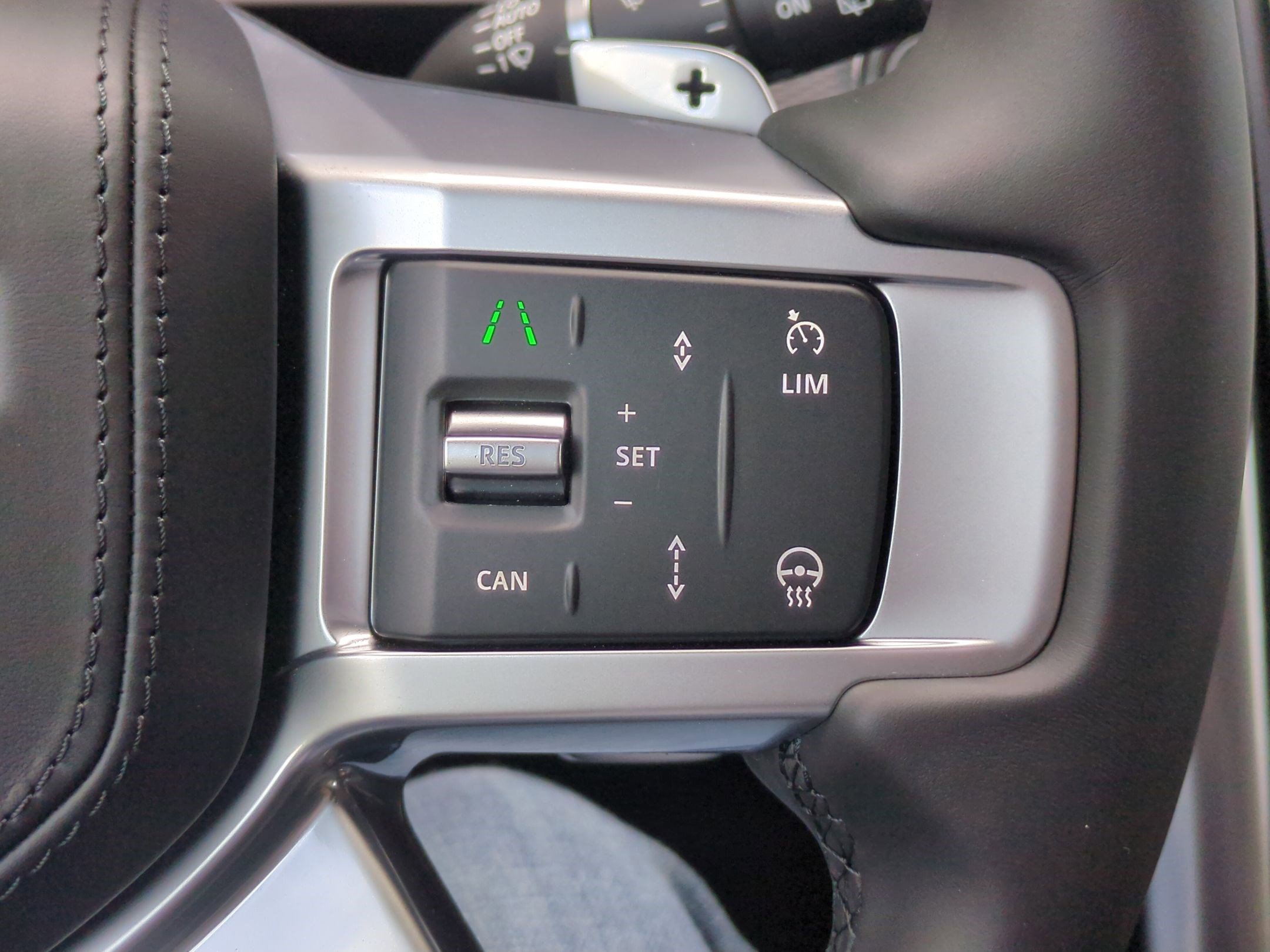 New 2026 Land Rover Discovery Dynamic SE image 15