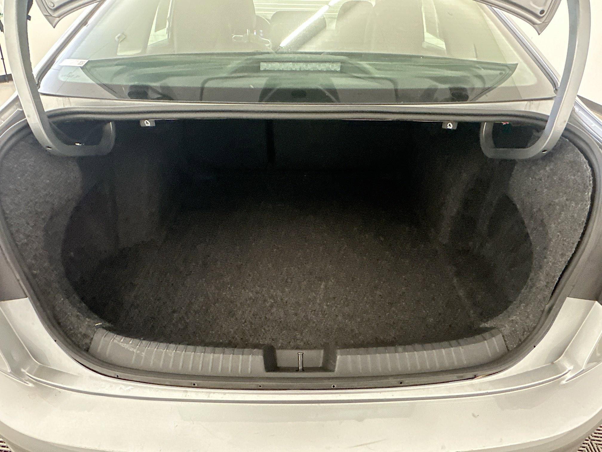 Used 2024 Volkswagen Jetta SE image 30