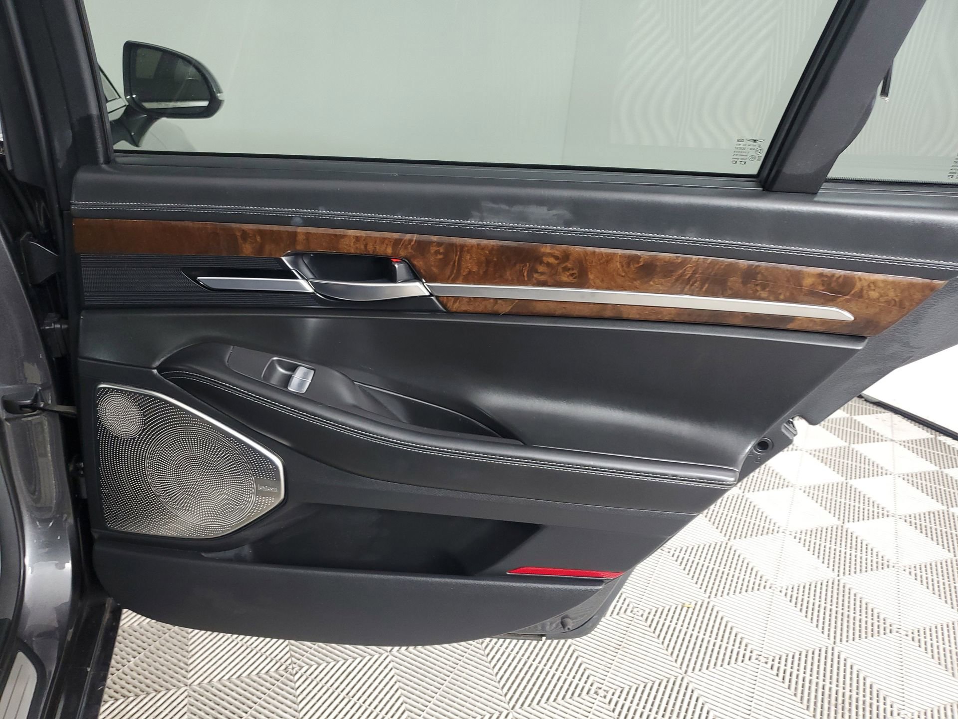 Used 2017 Genesis G90 3.3T Premium image 26