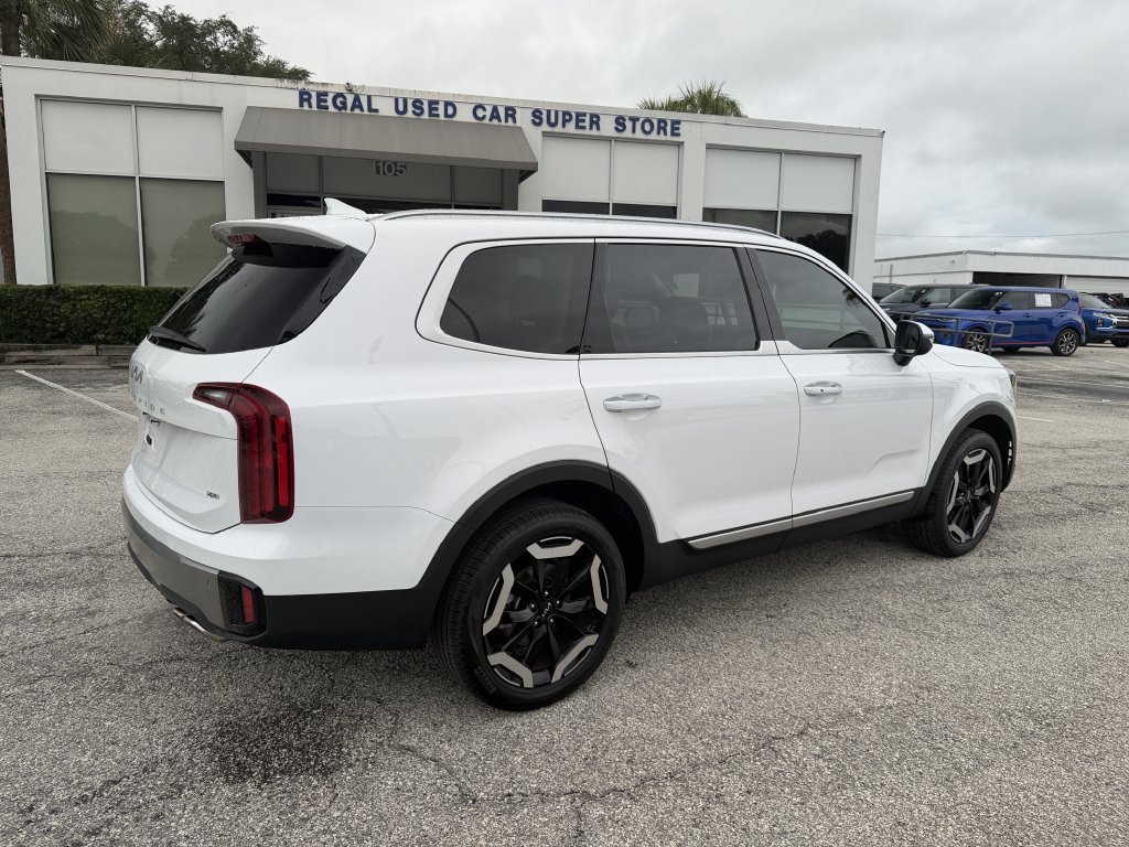 Certified 2025 Kia Telluride S AWD/4WD image 4