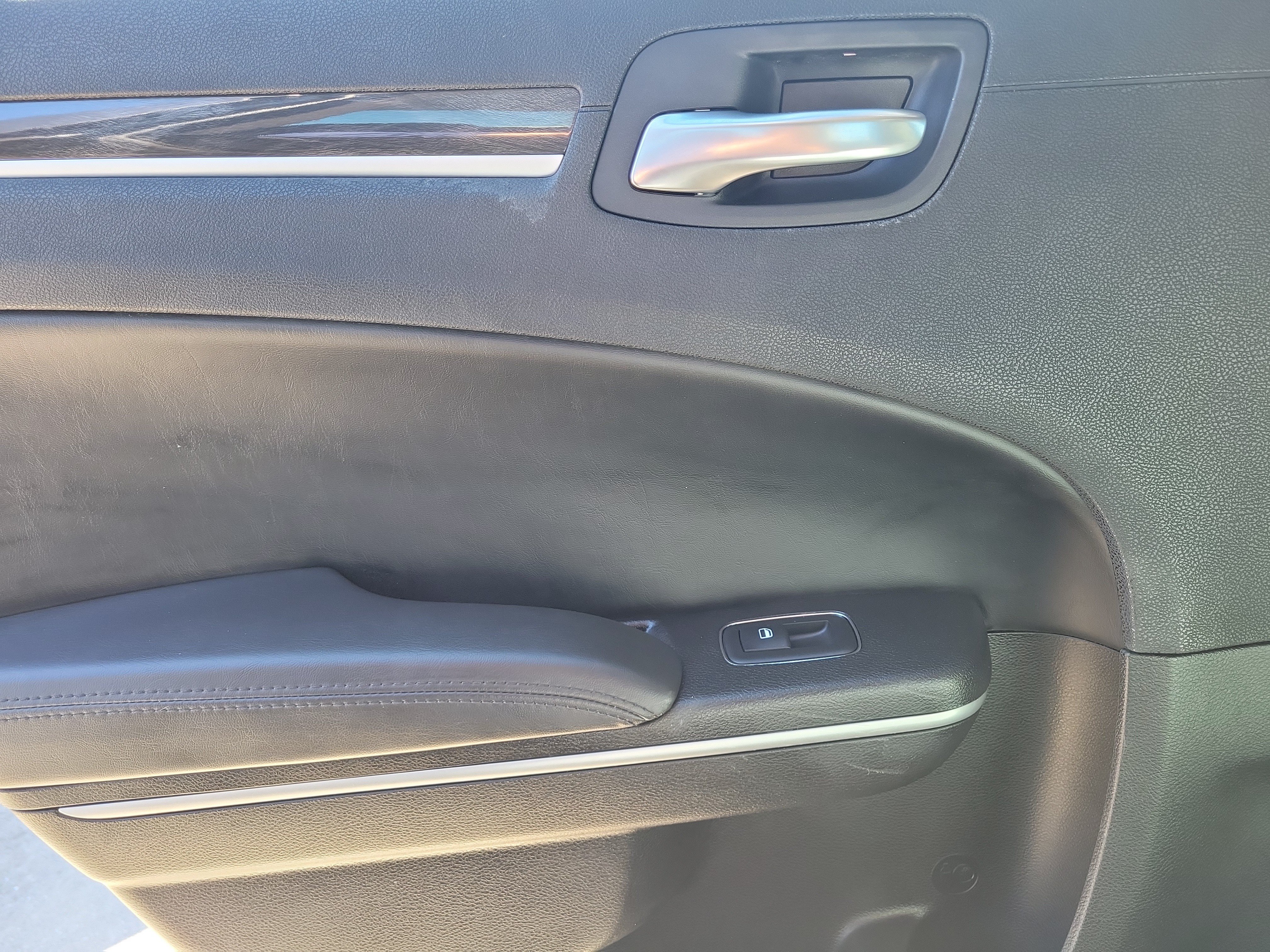 Used 2019 Chrysler 300 Touring RWD image 13