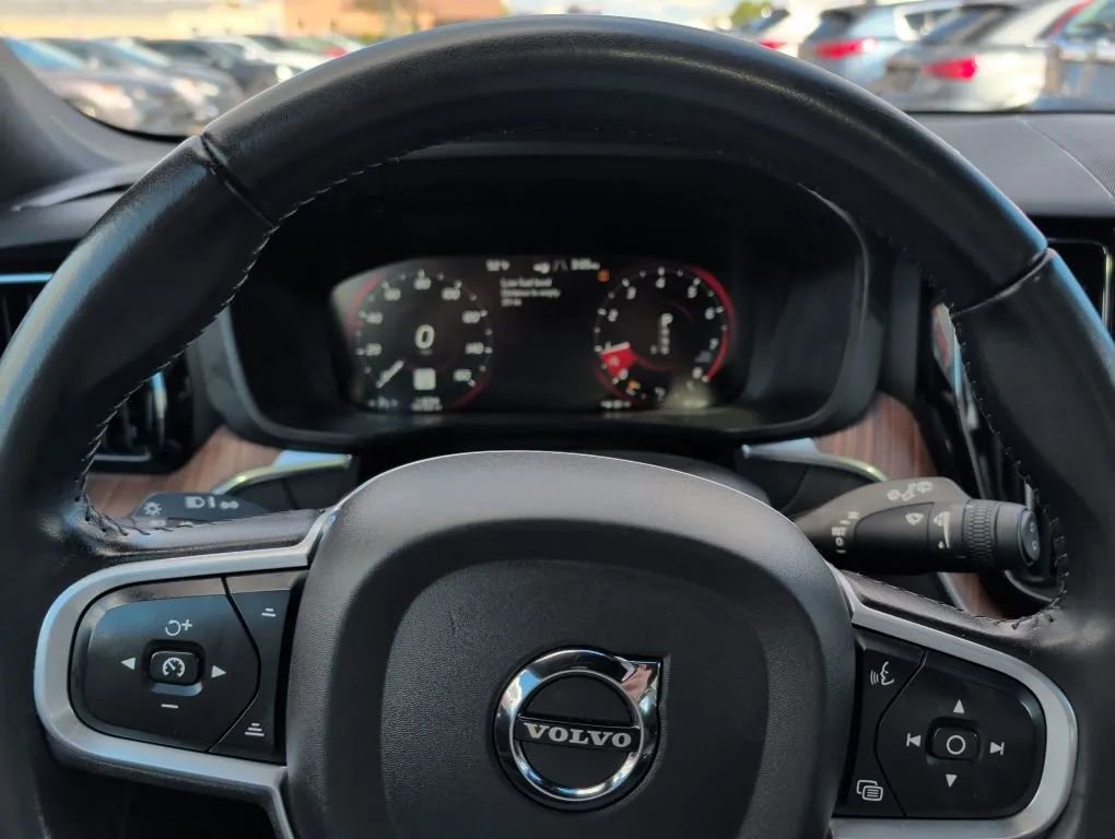 Used 2021 Volvo XC60 T5 Momentum image 9