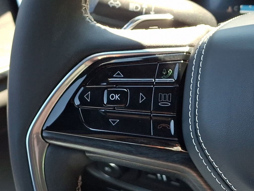 Certified 2023 Jeep Grand Cherokee Overland w/ Luxury Tech Group IV AWD/4WD image 21